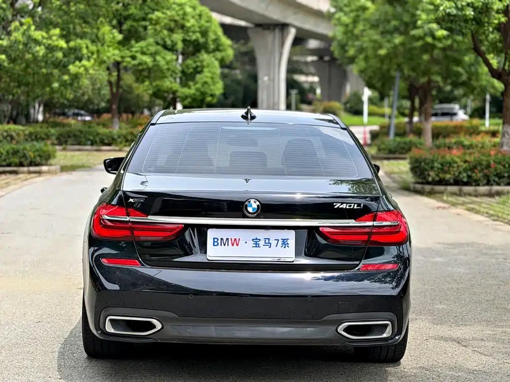 BMW 7 Series — миниатюра 18