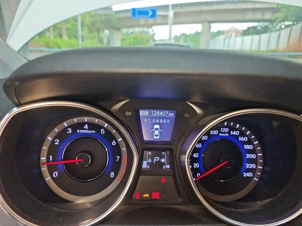 Hyundai Elantra Langdong — миниатюра 5