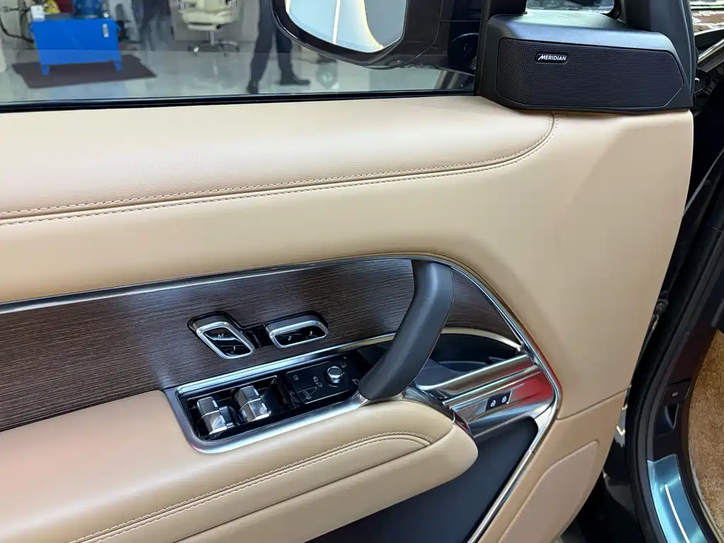 Land Rover Range Rover — миниатюра 13