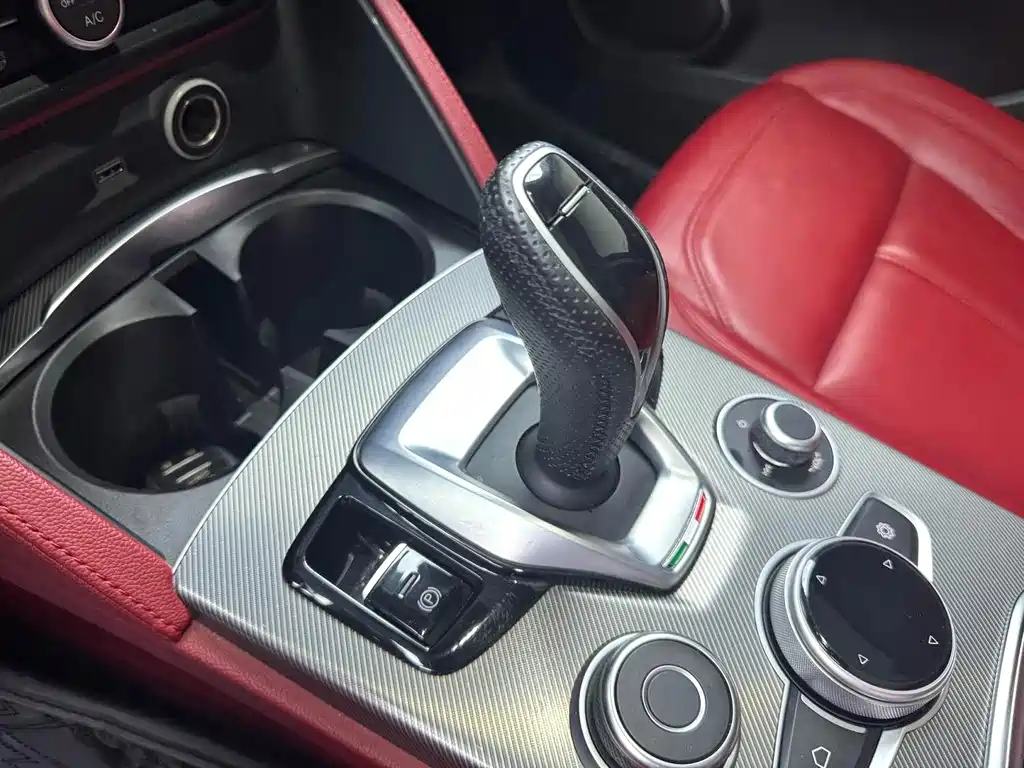 Alfa Romeo Stelvio — миниатюра 5