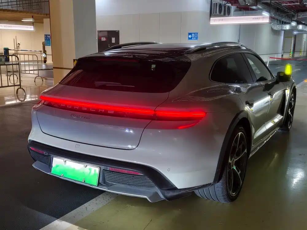 Porsche Taycan — миниатюра 12