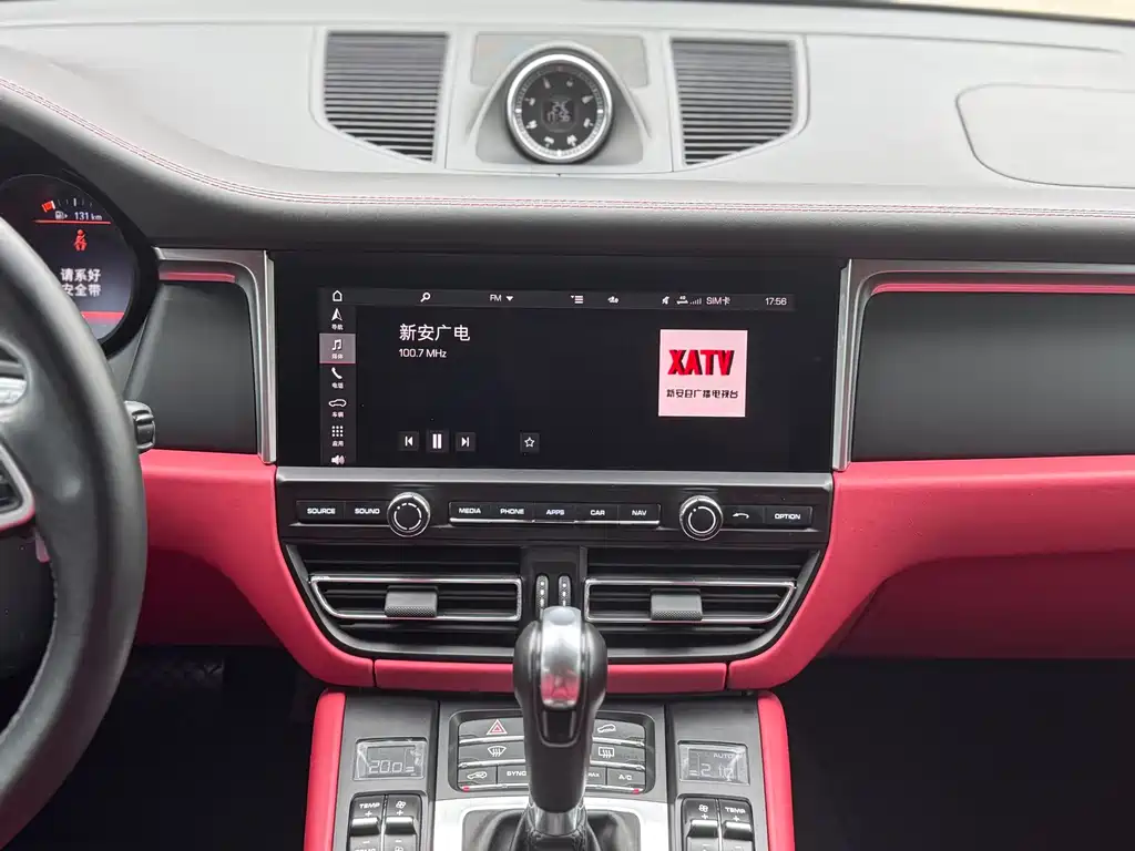 Porsche Macan — миниатюра 11