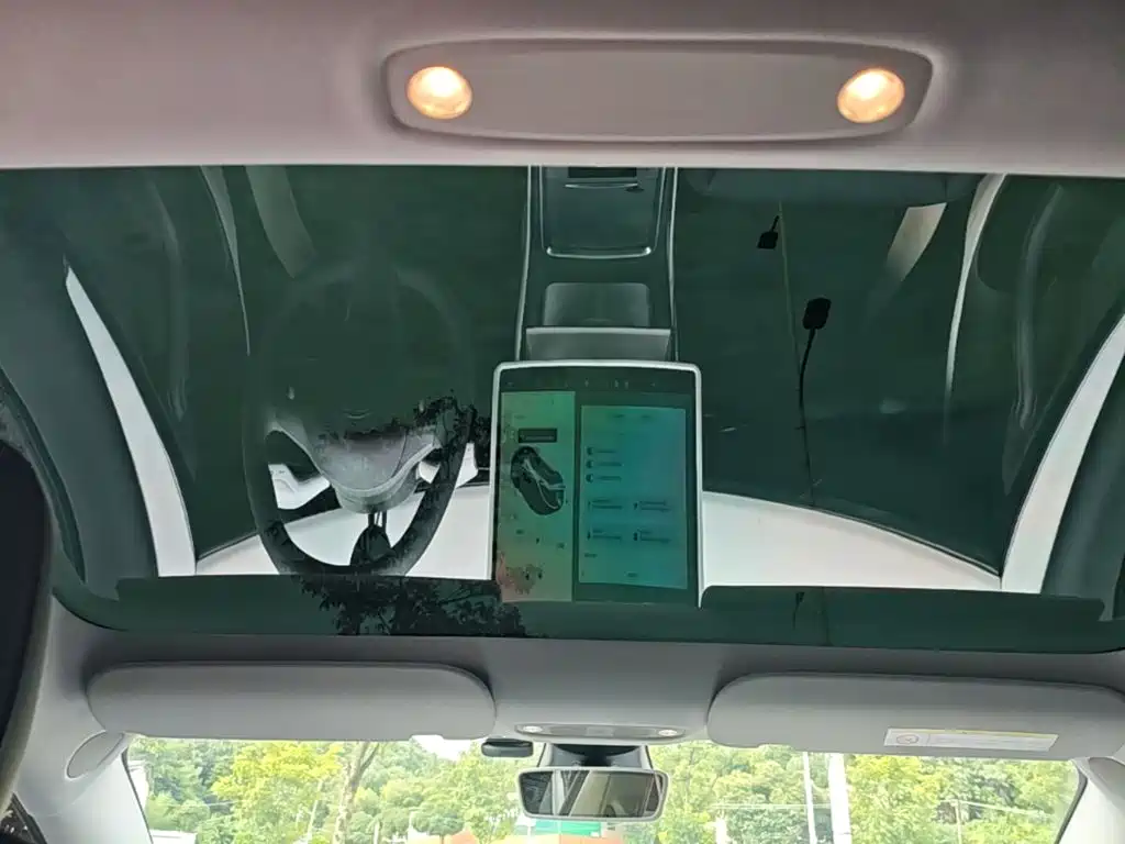 Tesla Model 3 — миниатюра 18