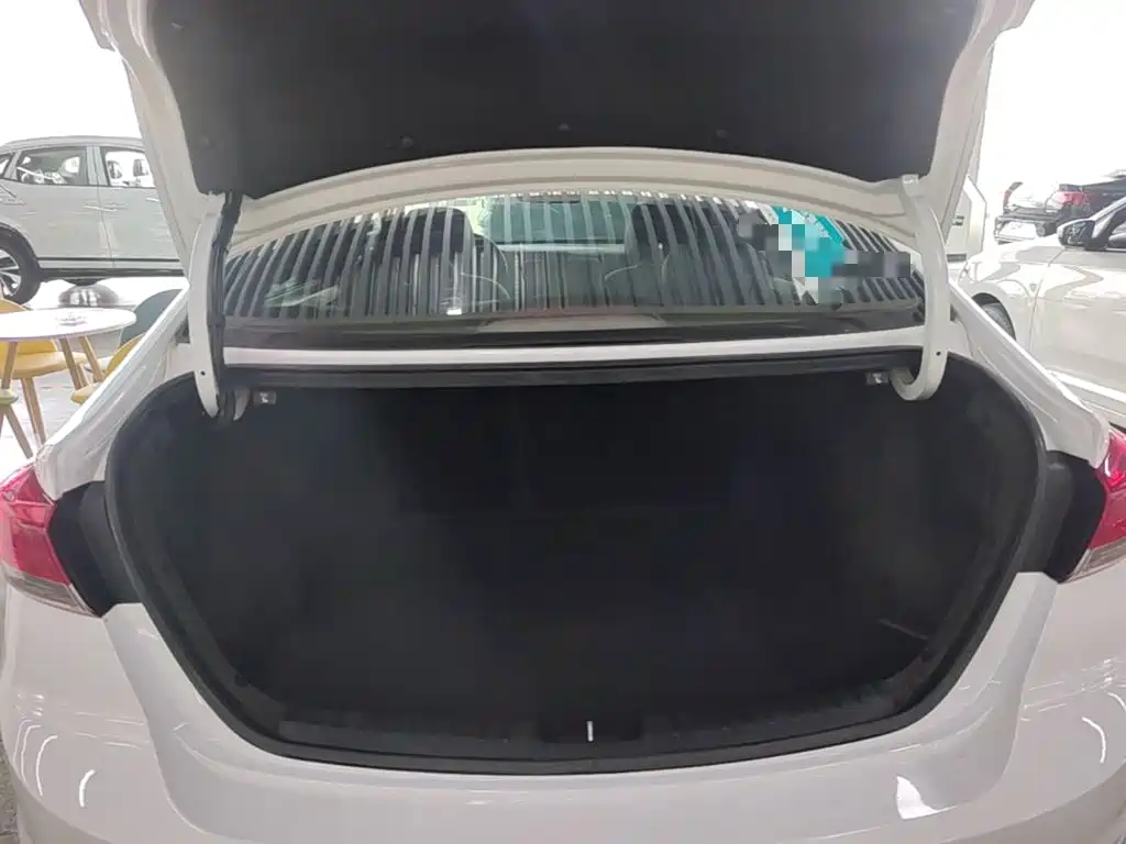 Hyundai Elantra — миниатюра 15