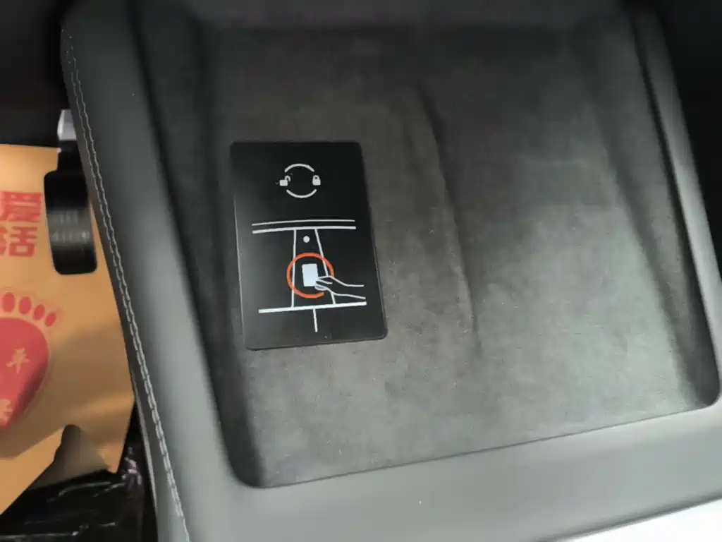 Tesla Model 3 — миниатюра 9