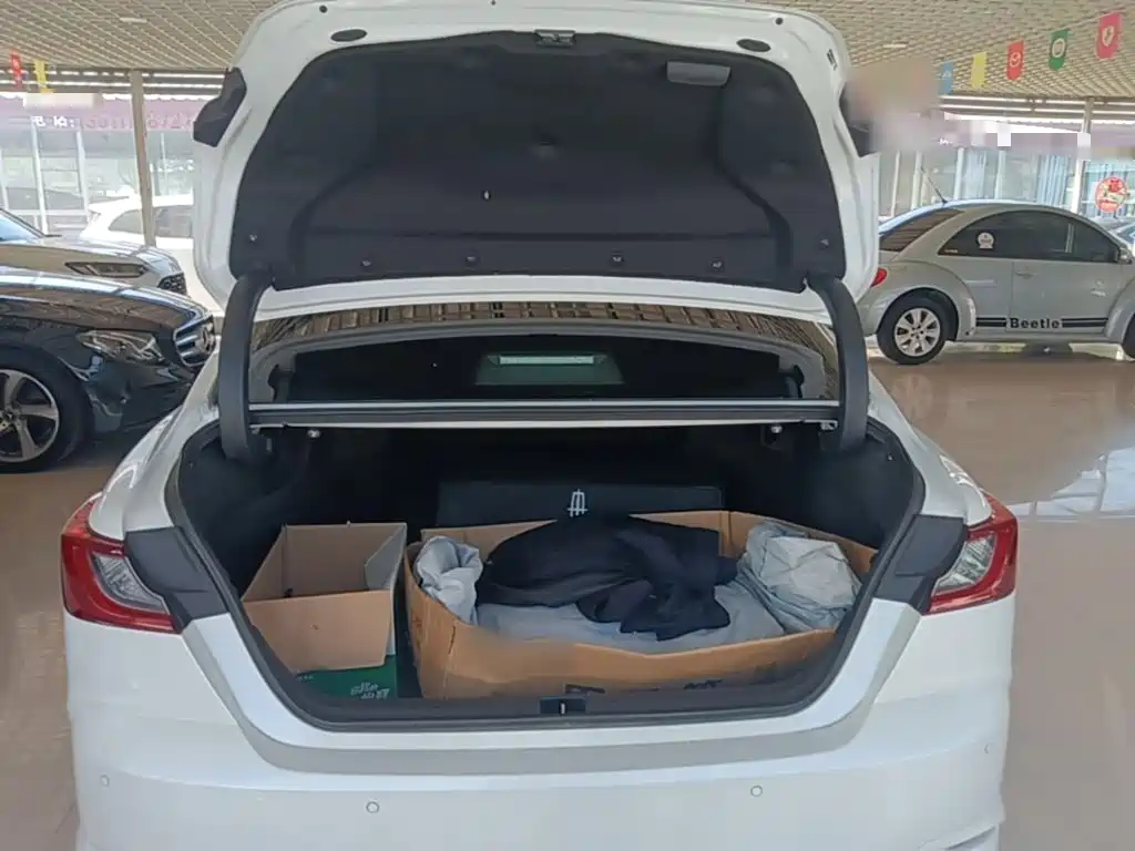 Toyota Camry — миниатюра 19