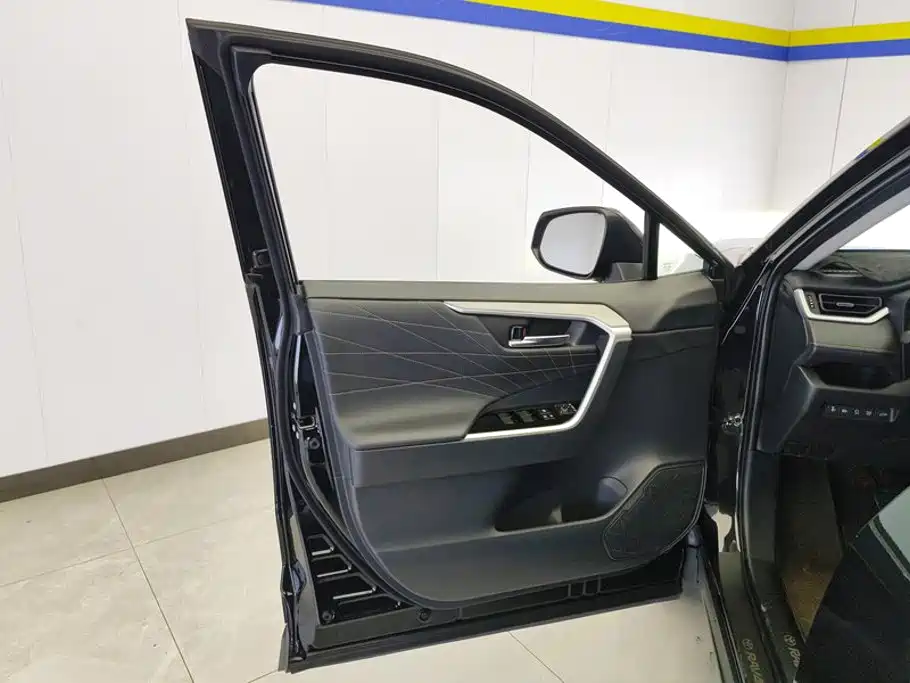 Toyota RAV4 — миниатюра 7