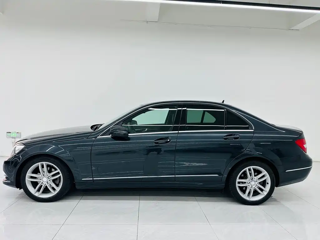 Mercedes-Benz C-Class — миниатюра 3