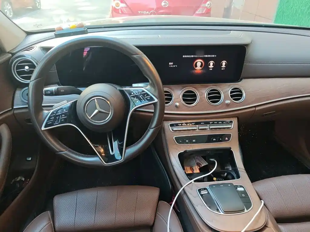 Mercedes-Benz E-Class — миниатюра 10
