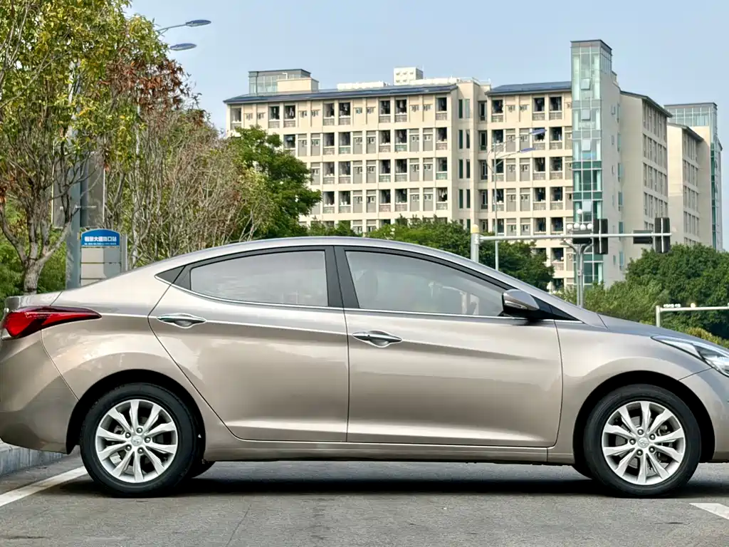 Hyundai Elantra Langdong — миниатюра 13