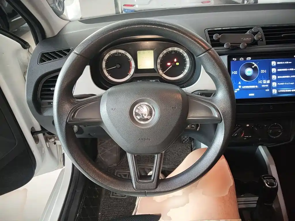 Skoda Fabia — миниатюра 11