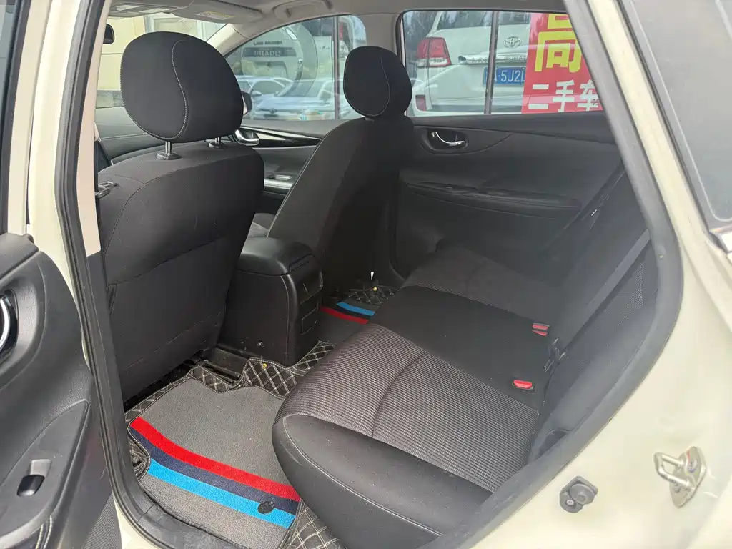 Nissan Tiida — миниатюра 8