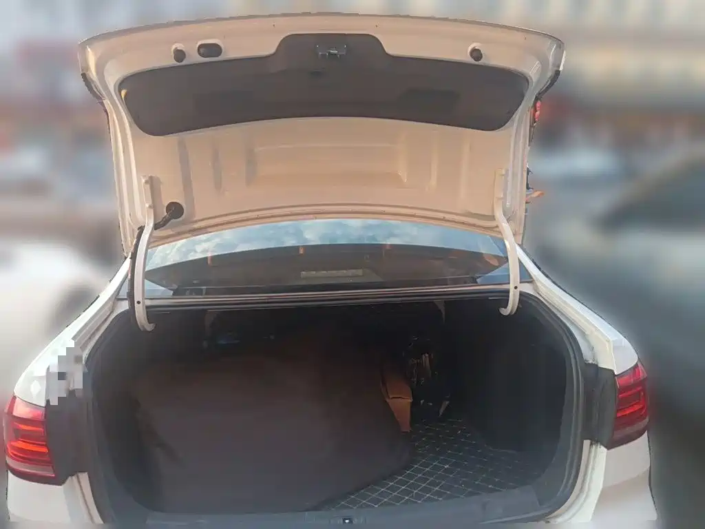 Volkswagen Lavida — миниатюра 10