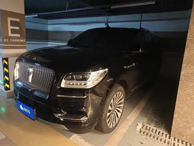 LINCOLN NAVIGATOR 2022