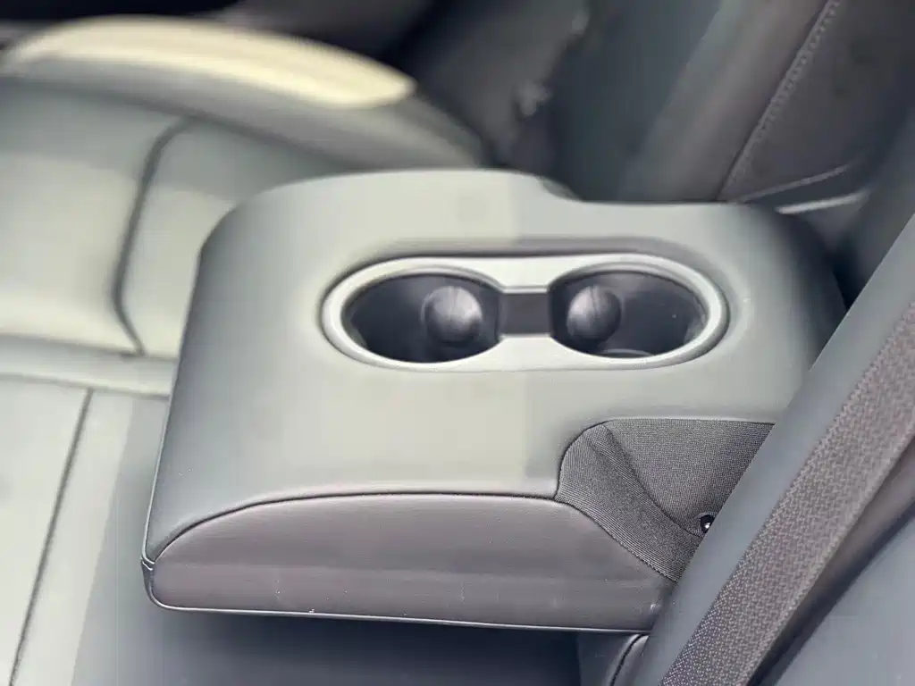 Tesla Model Y — миниатюра 13