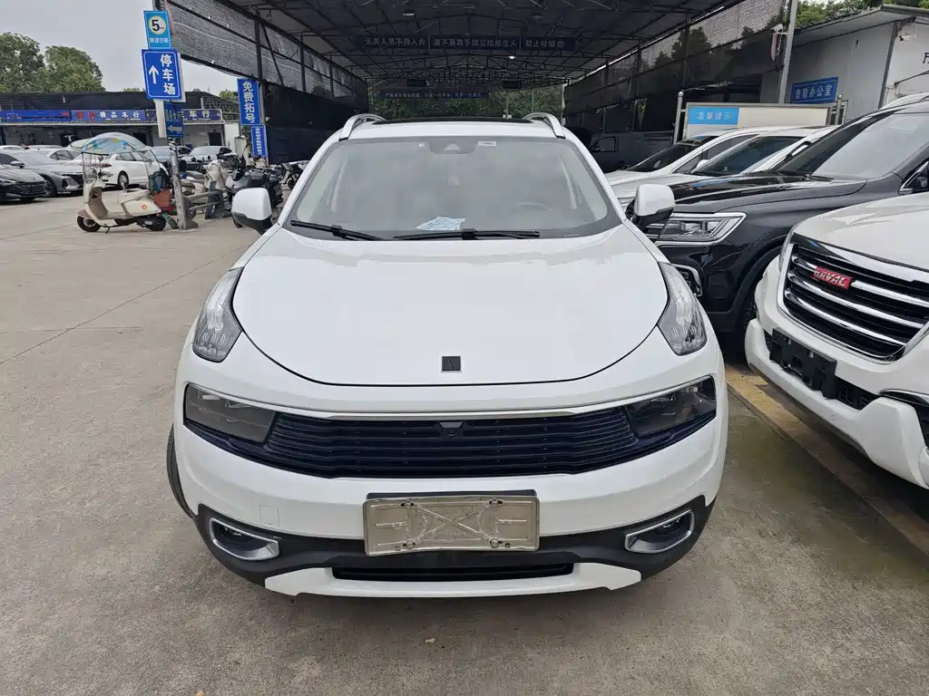 Lynk & Co 01 — миниатюра 2