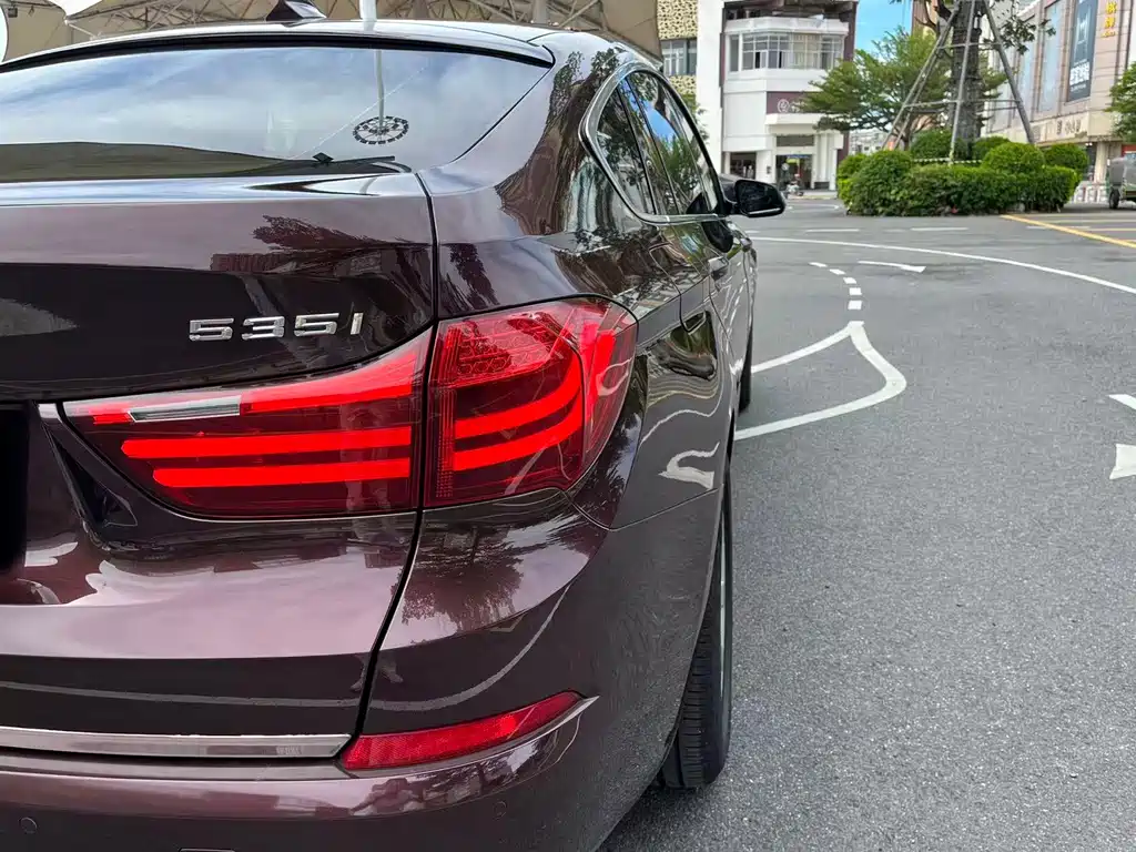 BMW 5 Series GT — миниатюра 25