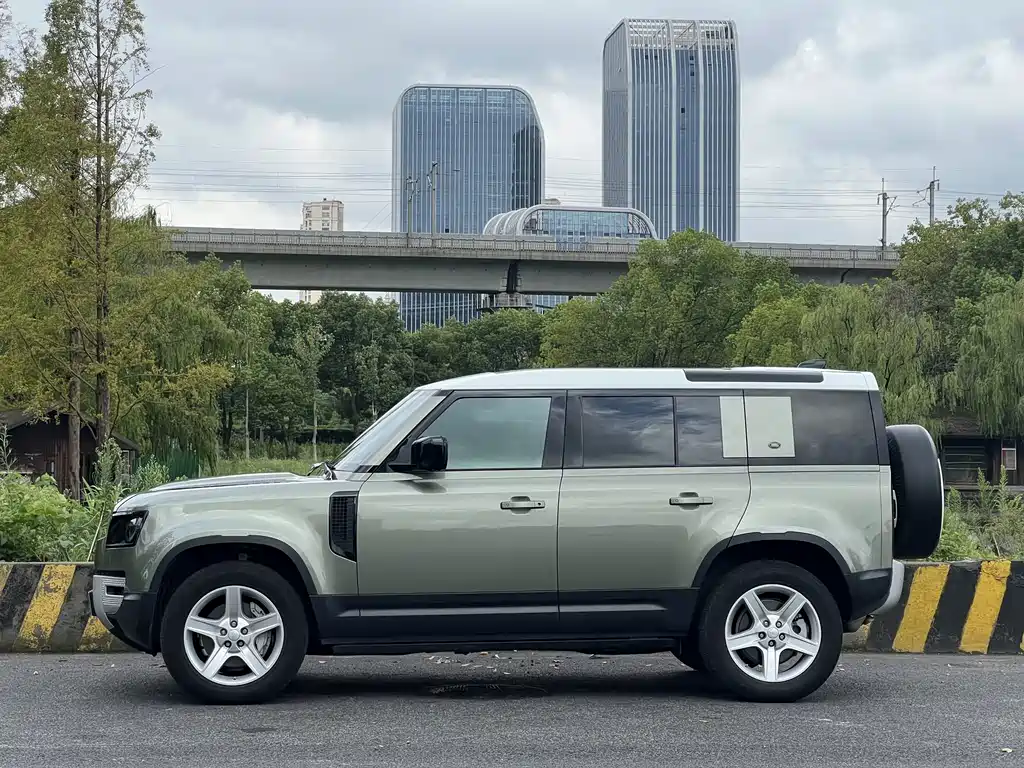 Land Rover Defender — миниатюра 3