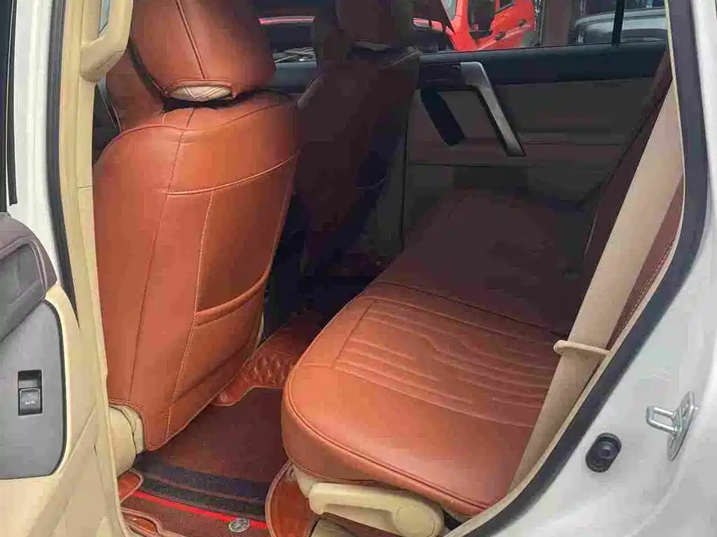 Toyota Land Cruiser Prado 2014 2.7L AT Luxury