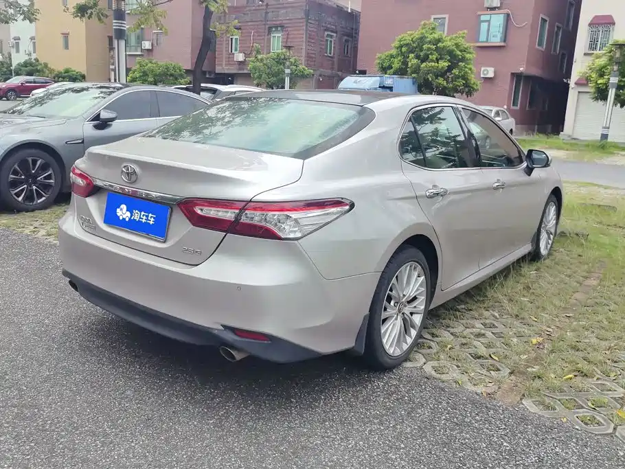 Toyota Camry — миниатюра 3