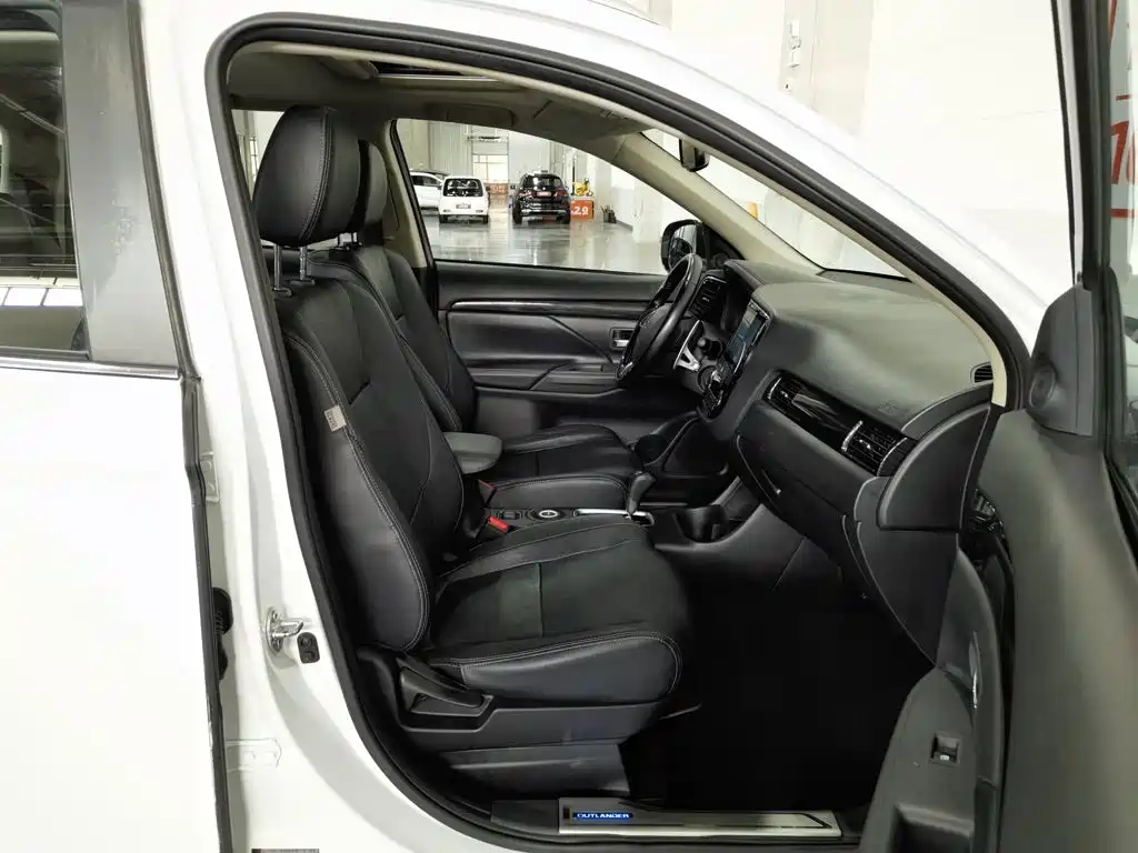 Mitsubishi Outlander — миниатюра 23