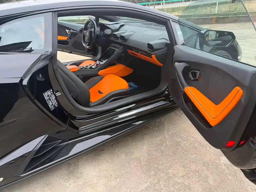 LAMBORGHINI HURACÁN