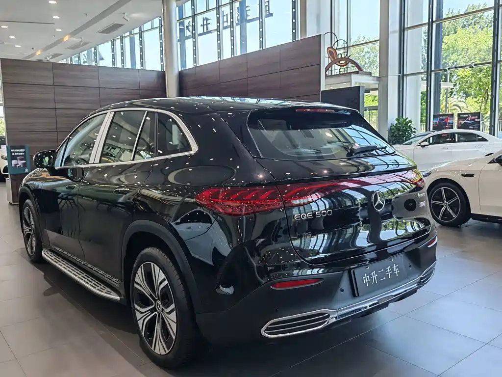 Mercedes-Benz EQE SUV — миниатюра 5