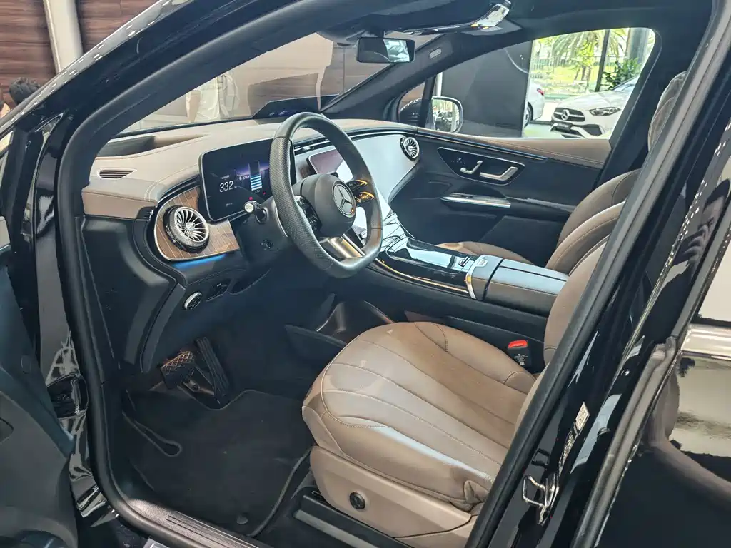 Mercedes-Benz EQE SUV — миниатюра 7