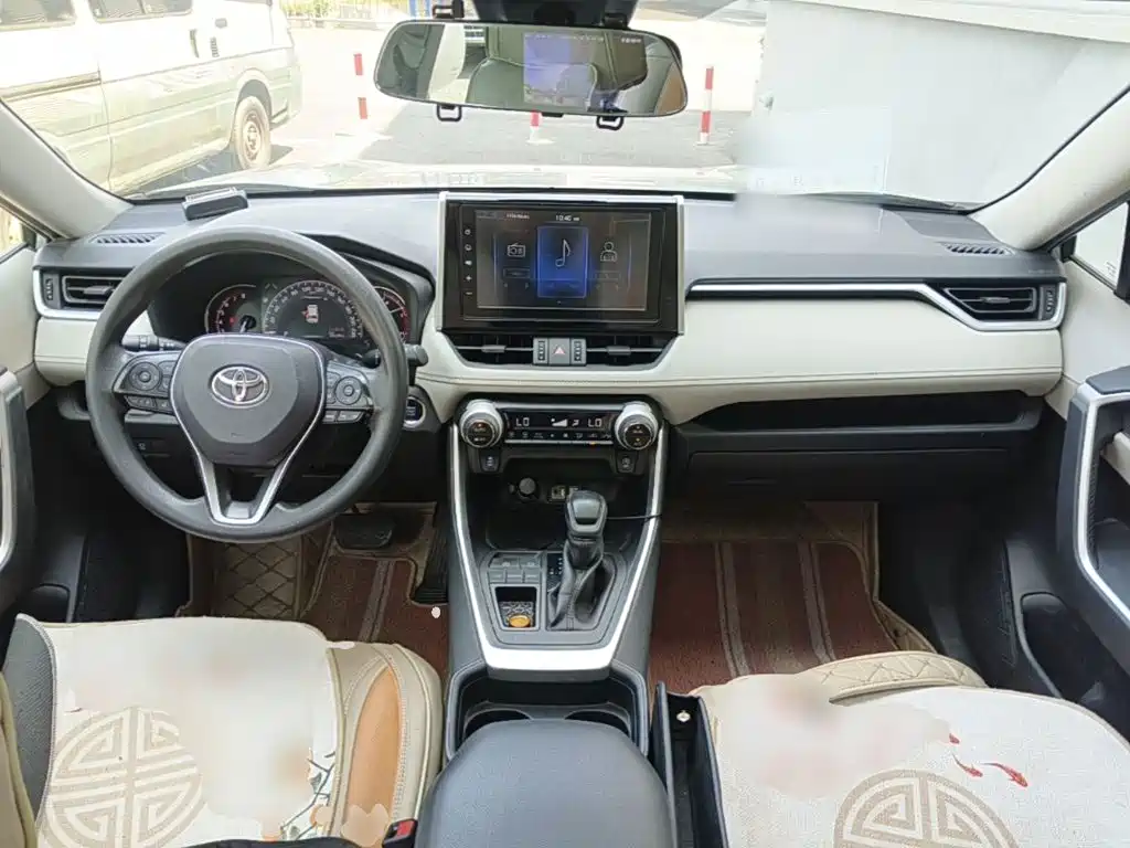 Toyota RAV4 — миниатюра 10