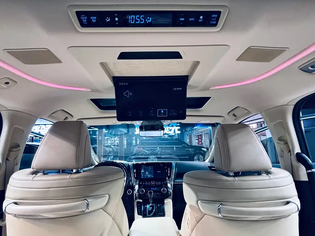 Toyota Alphard — миниатюра 13