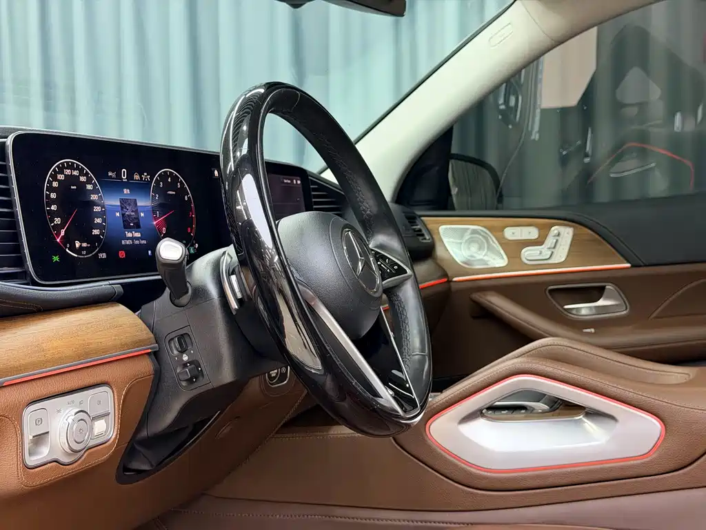 Mercedes-Benz GLS — миниатюра 9