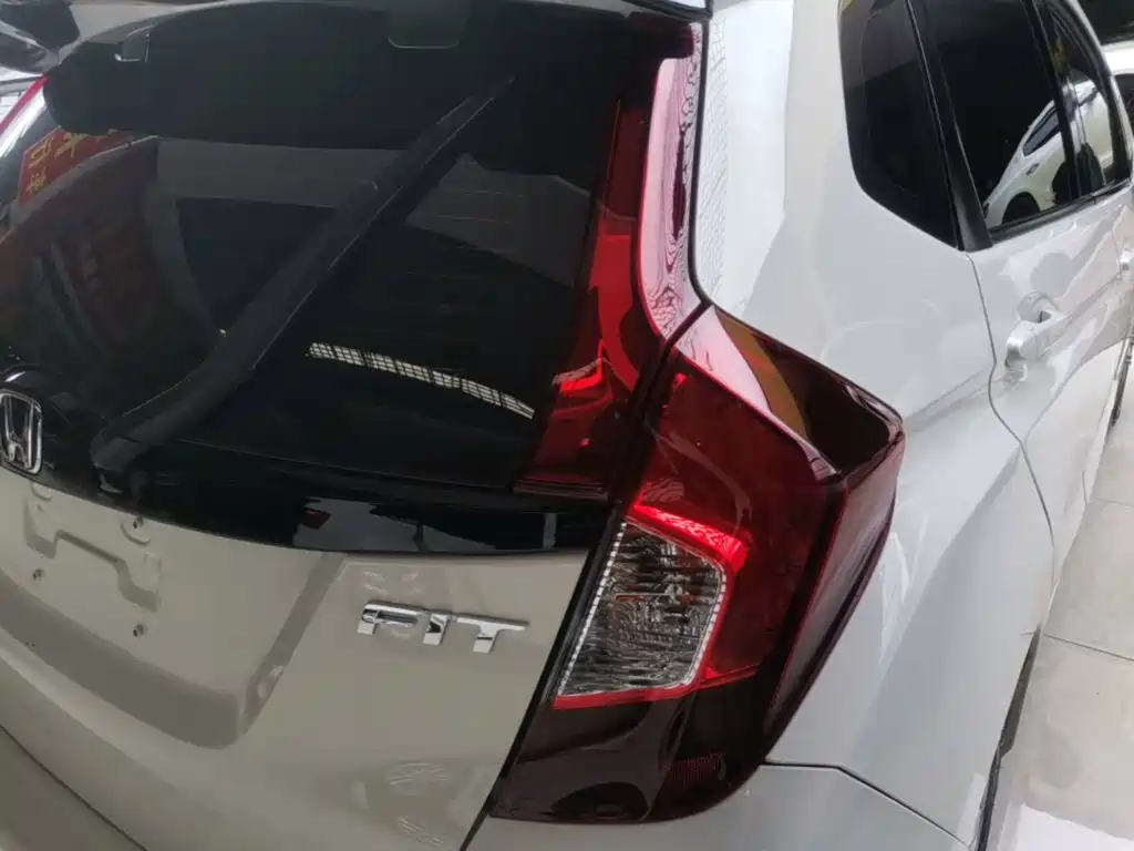 Honda Fit — миниатюра 8