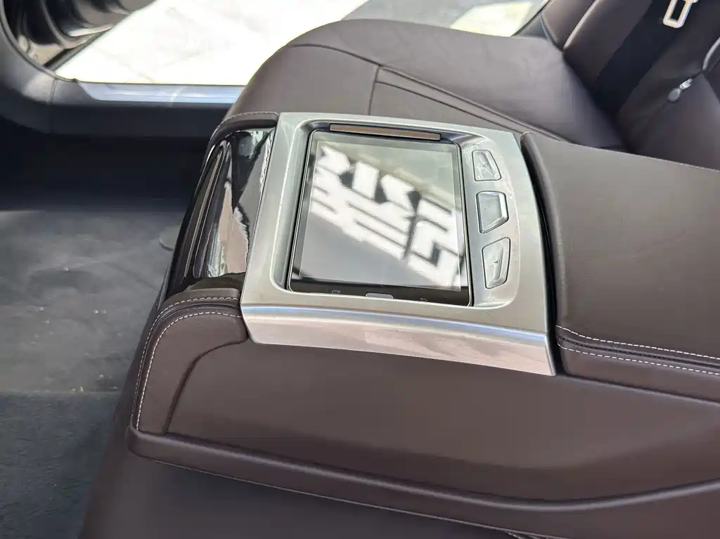 BMW 7 Series — миниатюра 19