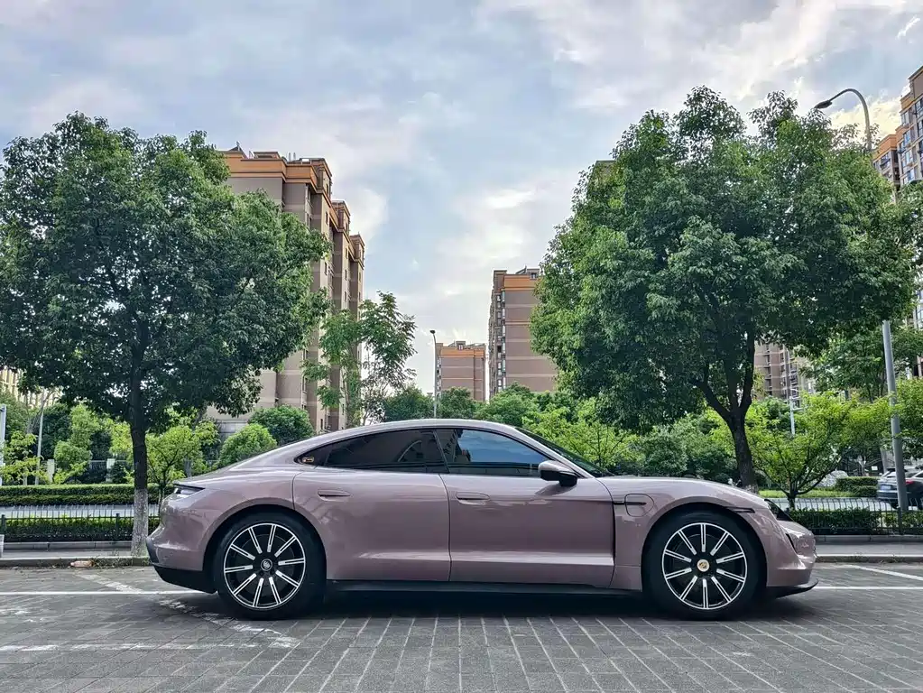 Porsche Taycan — миниатюра 5
