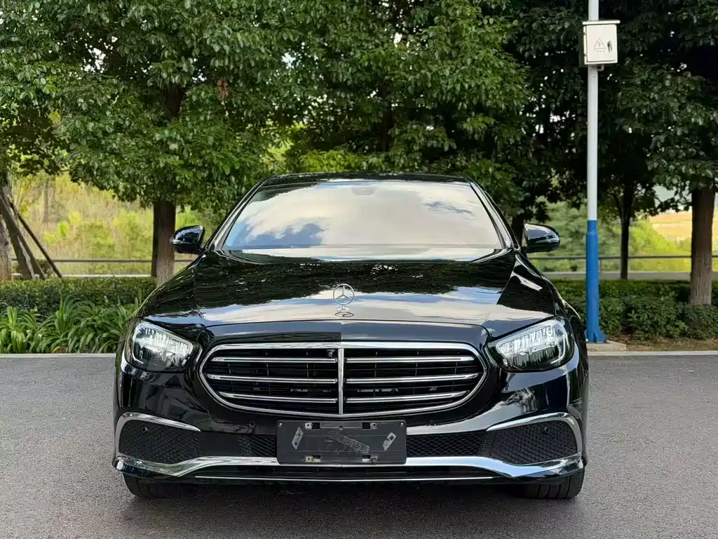 Mercedes-Benz E-Class — миниатюра 2
