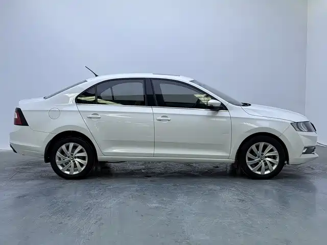 Skoda Rapid — миниатюра 8