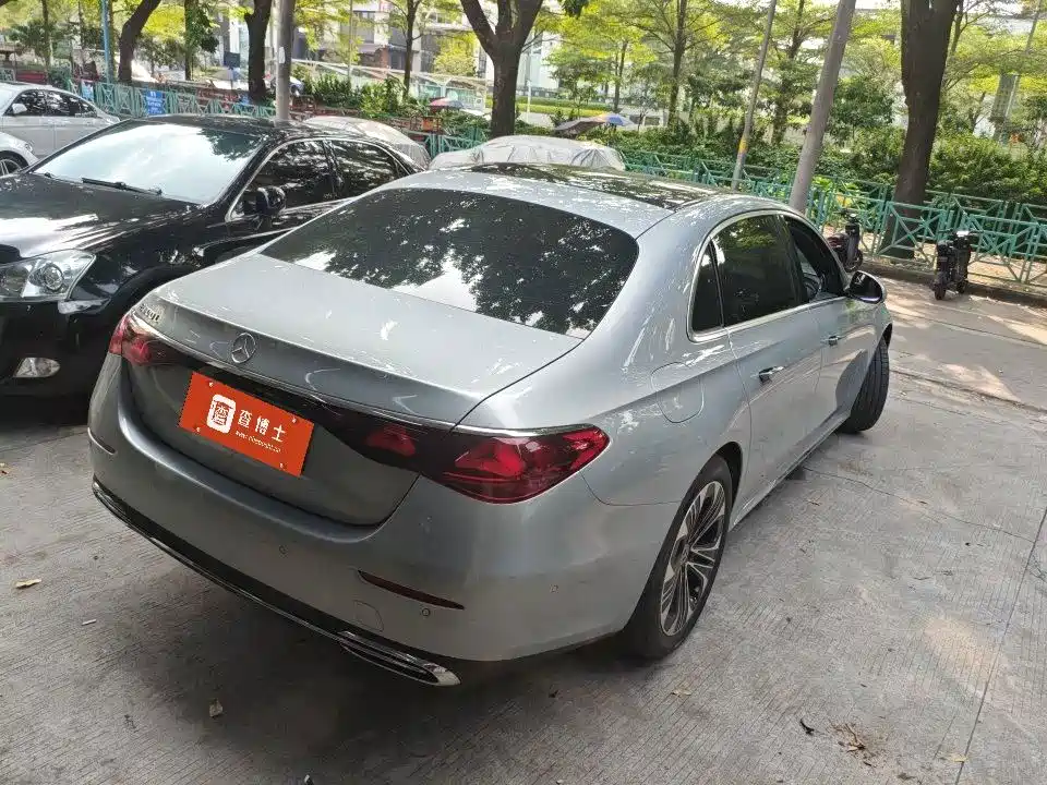 Mercedes-Benz E-Class — миниатюра 2