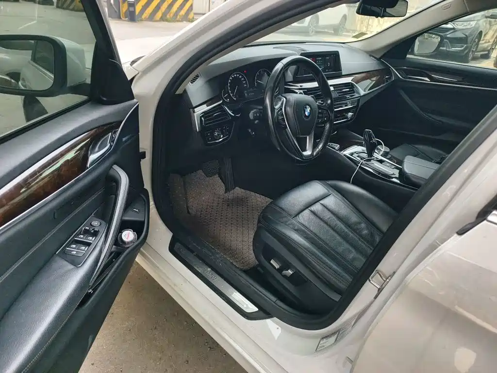 BMW 5 Series — миниатюра 14