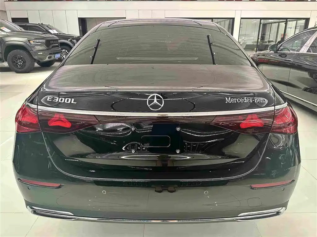 Mercedes-Benz E-Class — миниатюра 18