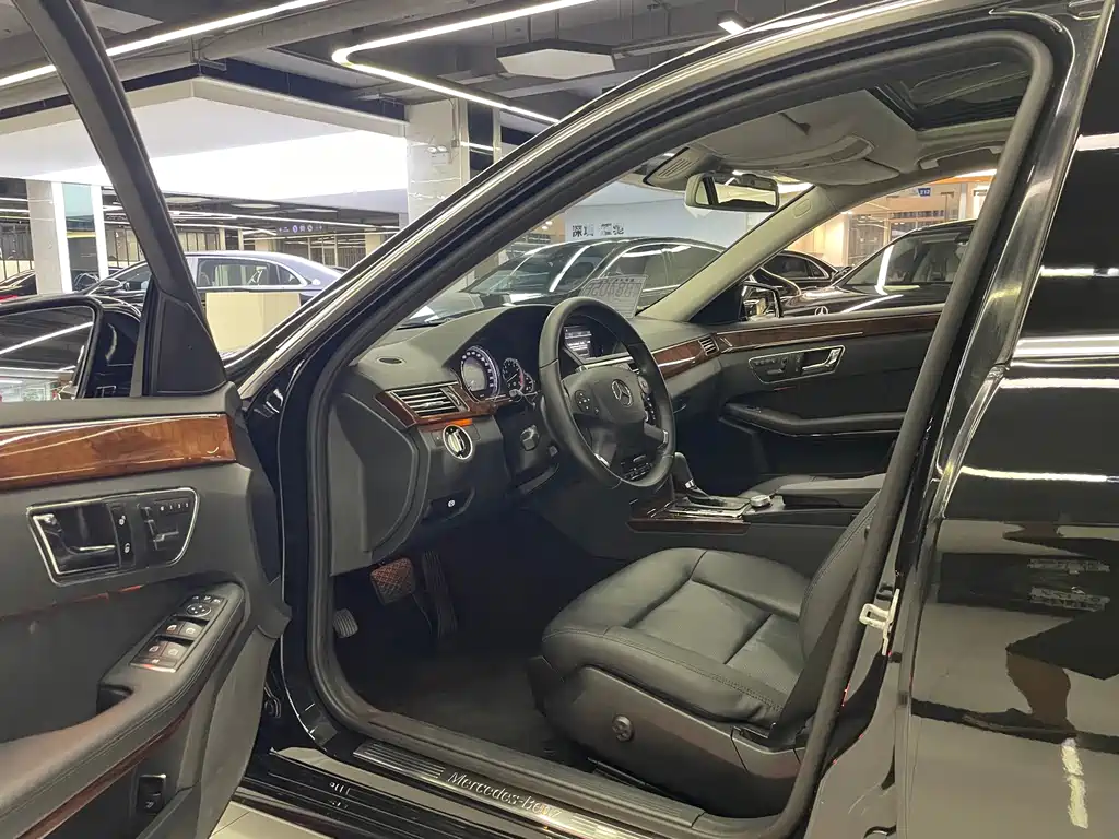 Mercedes-Benz E-Class — миниатюра 6