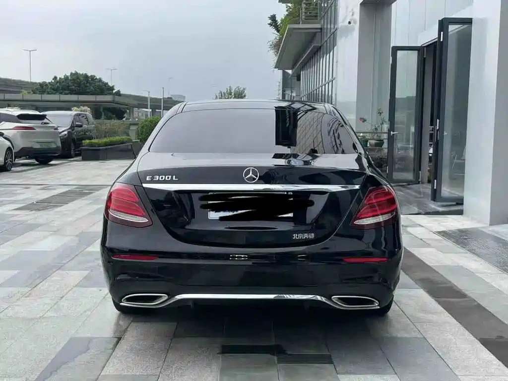 Mercedes-Benz E-Class — миниатюра 8