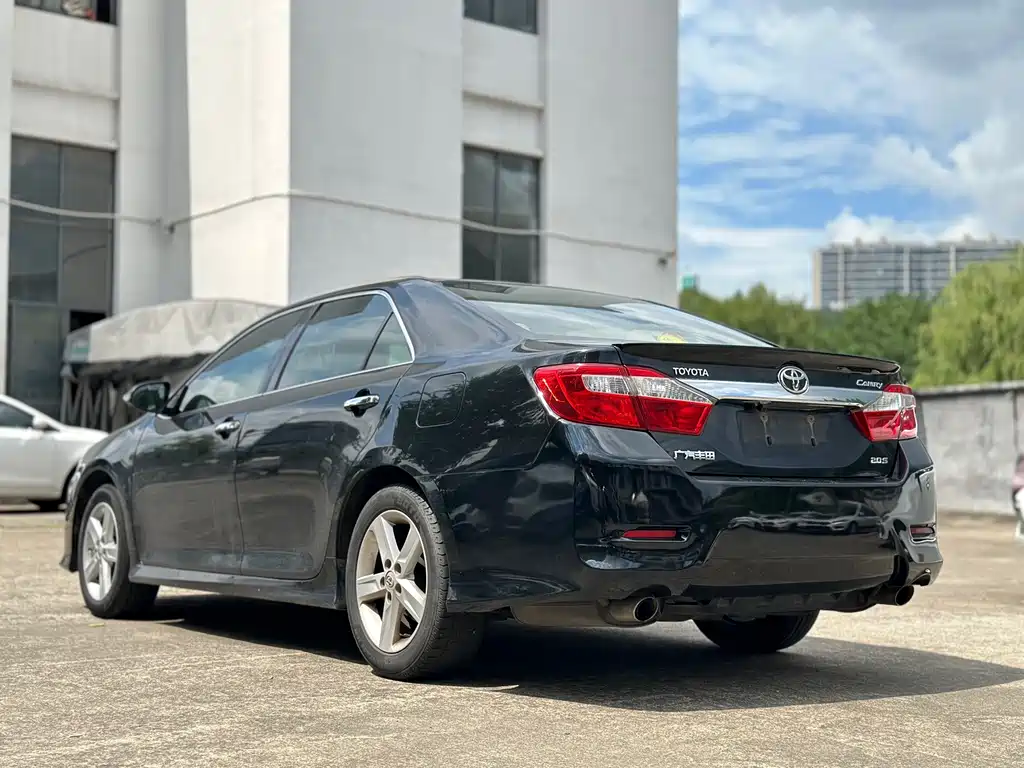 Toyota Camry — миниатюра 6