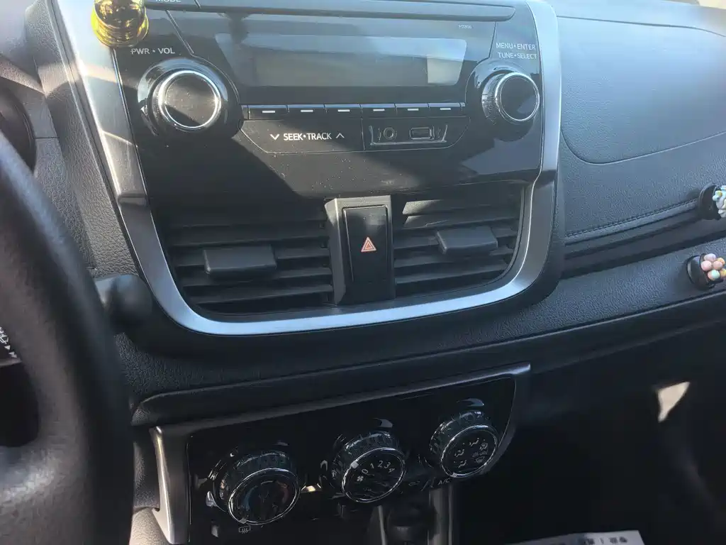 Toyota Yaris L — миниатюра 9