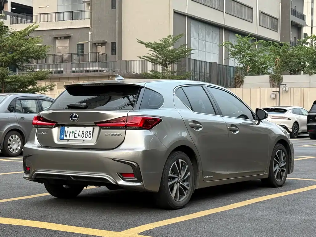 Lexus CT — миниатюра 18