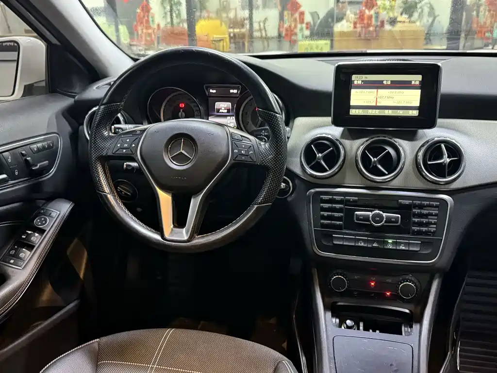 Mercedes-Benz GLA (Import) — миниатюра 14