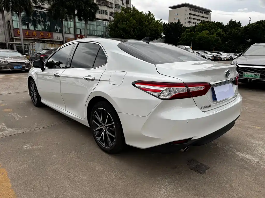 TOYOTA CAMRY