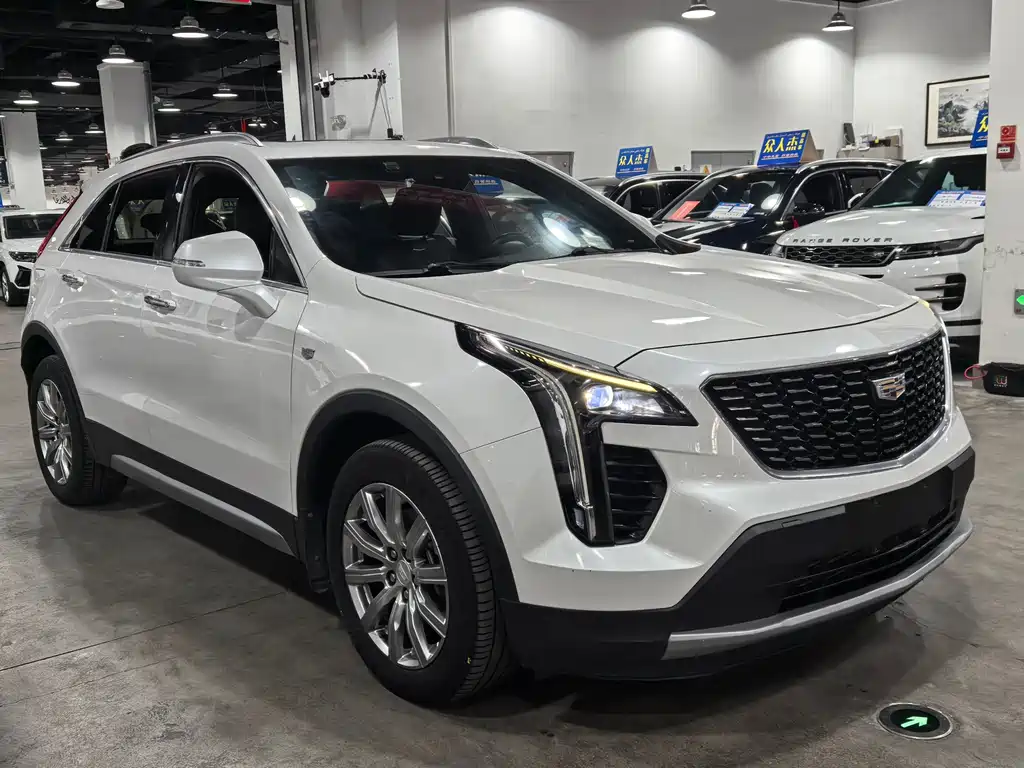 CADILLAC XT4