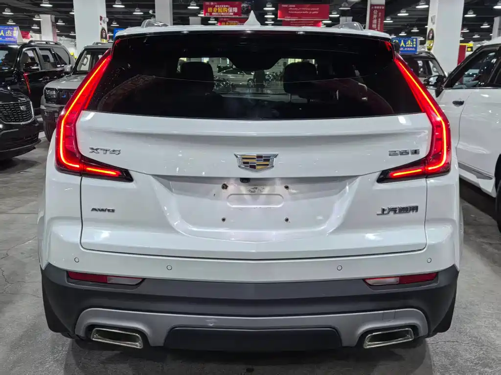 CADILLAC XT4