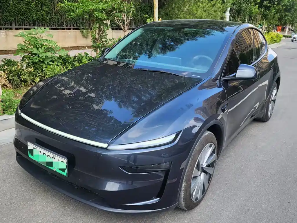 Tesla Model Y 2025