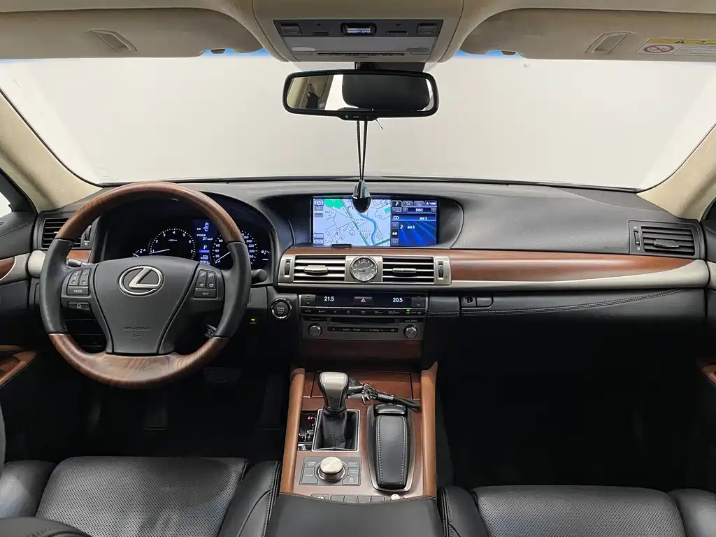 Lexus LS — миниатюра 26